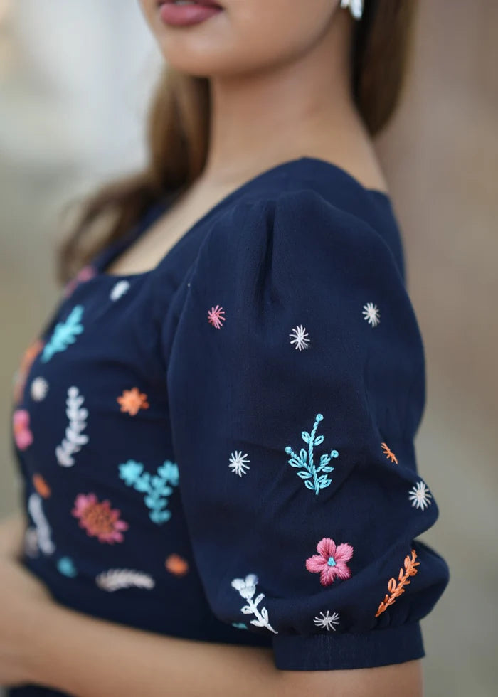 Elegant Navy Blue Floral Dress with Sweetheart Neckline and Puffed Sleeves